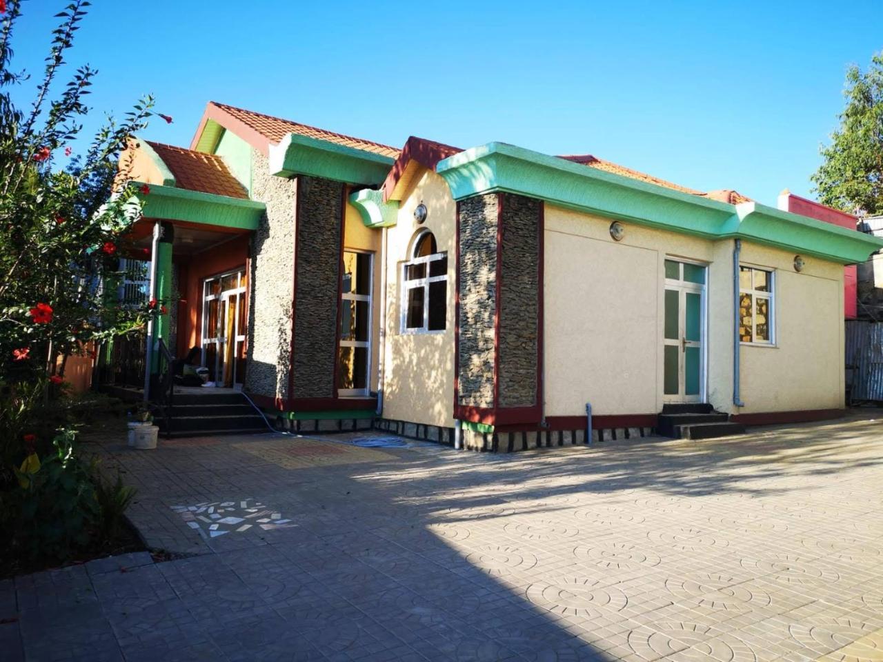 Gondar Backpackers Hostel Bagian luar foto